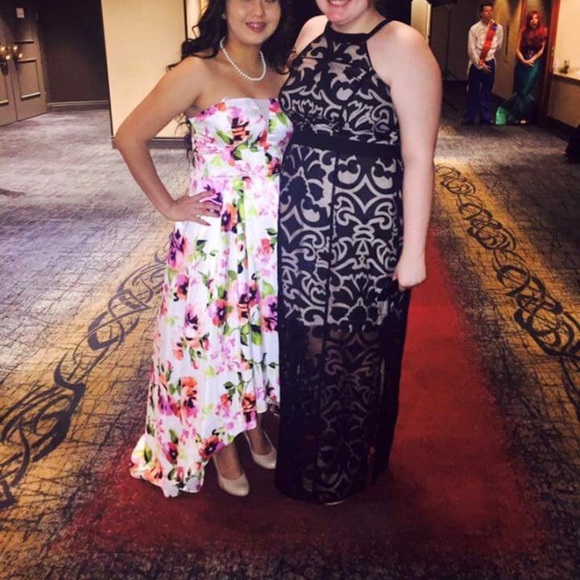 Formal gown - Picture 2 of 2